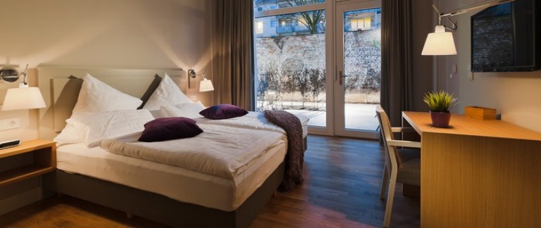 Keinen Platz für den Besuch? Wer Familie und Freunde übers Wochenende empfängt, kann die Gästezimmer als zusätzlichen Wohnraum dazu buchen. (Foto: Interboden)